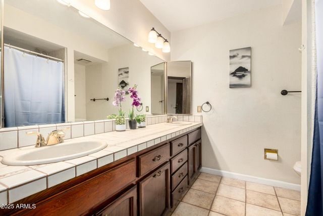 7645 W BLUEFIELD Avenue, Glendale, AZ 85308