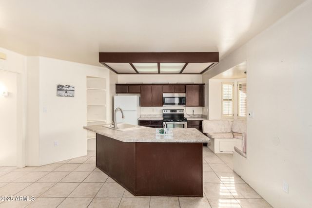 7645 W BLUEFIELD Avenue, Glendale, AZ 85308