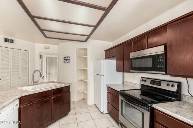 7645 W BLUEFIELD Avenue, Glendale, AZ 85308