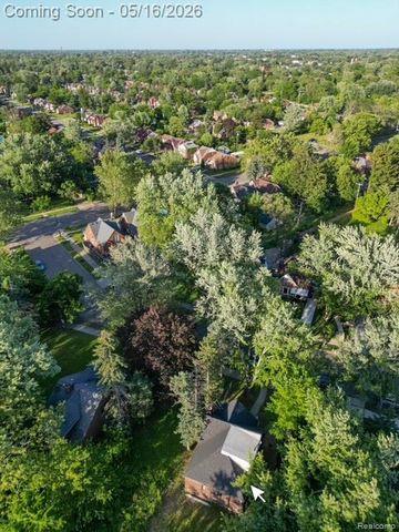 9737 E Lakepointe St. Street, Detroit, MI 48224