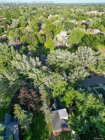 9737 E Lakepointe St. Street, Detroit, MI 48224