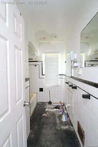 9737 E Lakepointe St. Street, Detroit, MI 48224