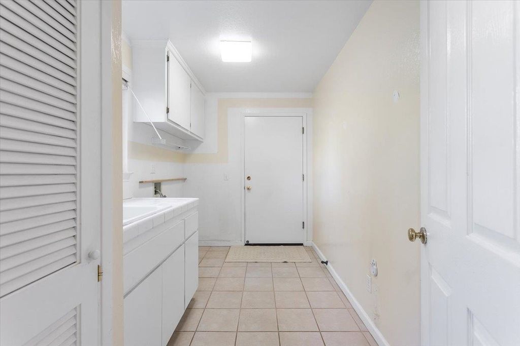 Image 13 of property listing at 441 SYCAMORE HILL DR, Danville, CA 94526