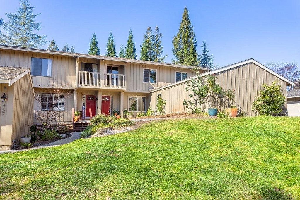 Image 2 of property listing at 441 SYCAMORE HILL DR, Danville, CA 94526