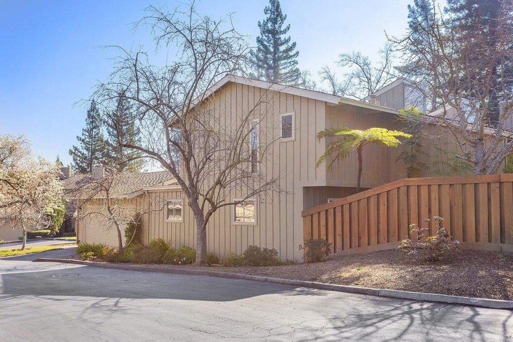 Image 40 of property listing at 441 SYCAMORE HILL DR, Danville, CA 94526