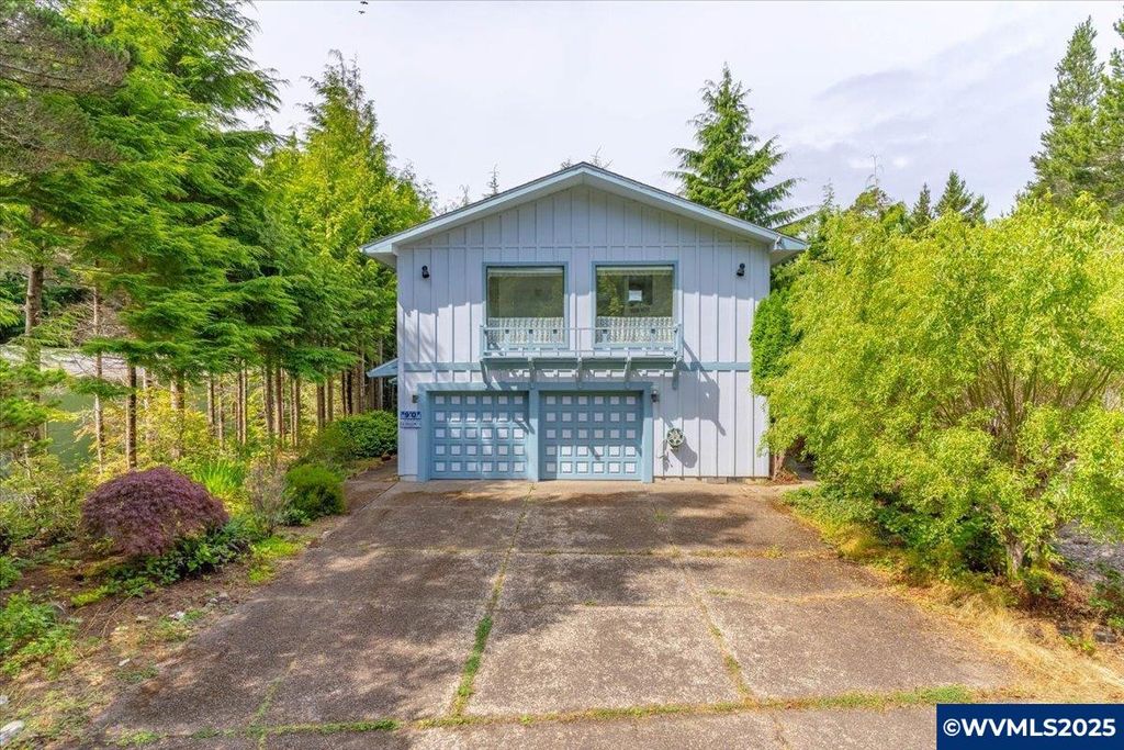 90 Seagrove Lp, Lincoln City, OR 97367