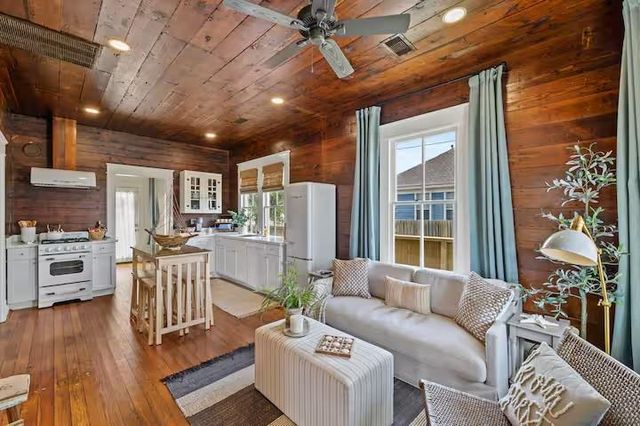 2601 37th Street, Galveston, TX 77550