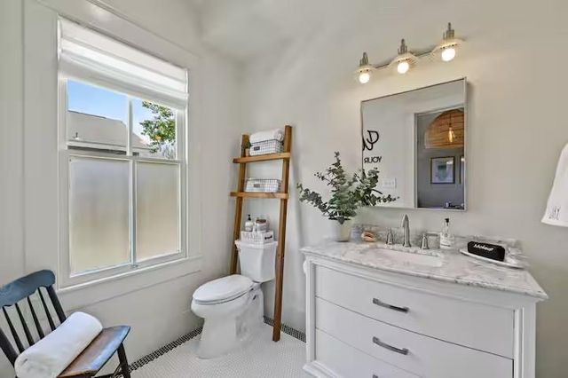 2601 37th Street, Galveston, TX 77550