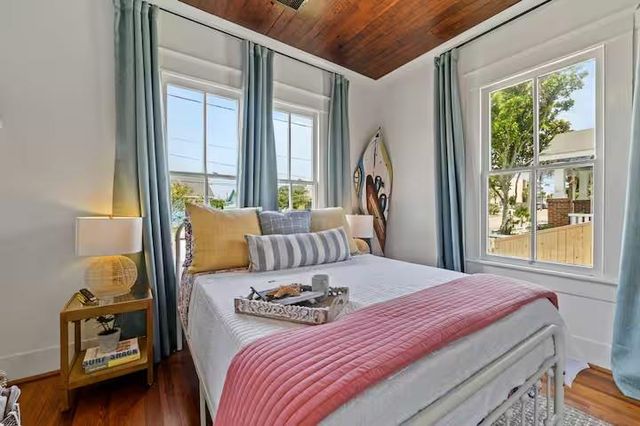 2601 37th Street, Galveston, TX 77550