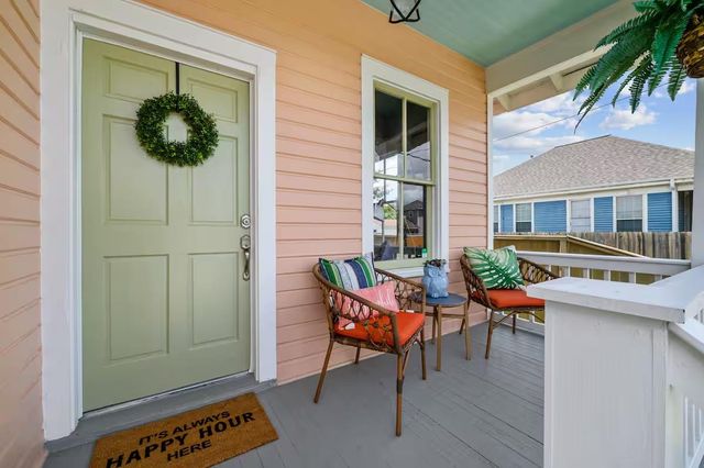 2601 37th Street, Galveston, TX 77550