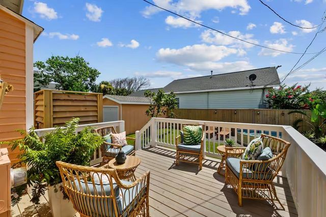 2601 37th Street, Galveston, TX 77550