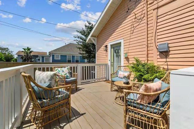 2601 37th Street, Galveston, TX 77550
