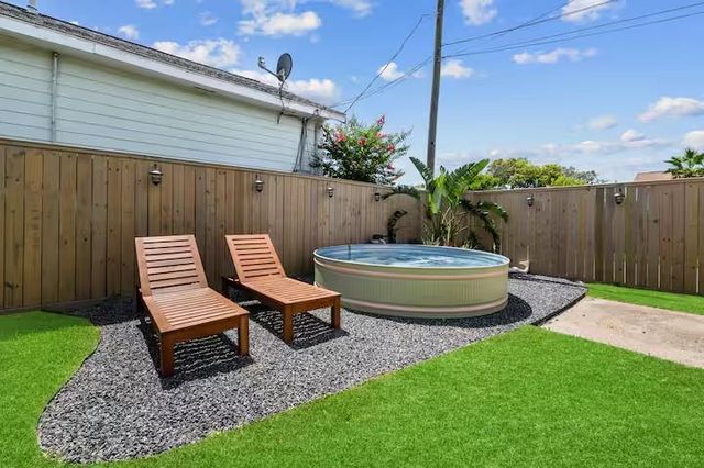 2601 37th Street, Galveston, TX 77550
