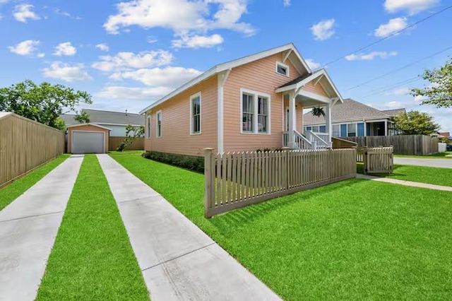 2601 37th Street, Galveston, TX 77550