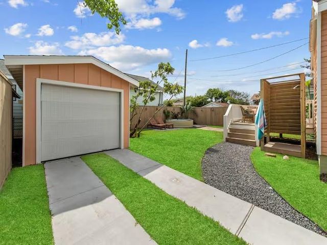 2601 37th Street, Galveston, TX 77550