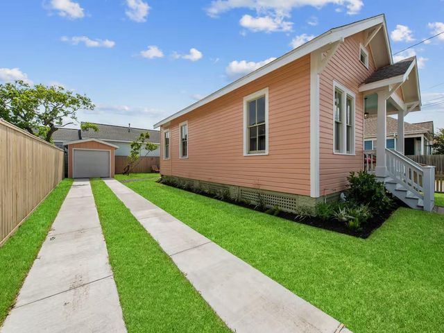 2601 37th Street, Galveston, TX 77550