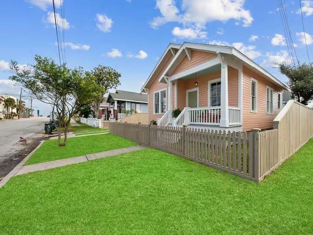 2601 37th Street, Galveston, TX 77550