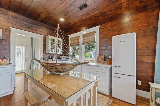 2601 37th Street, Galveston, TX 77550