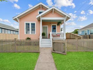 2601 37th Street, Galveston, TX 77550