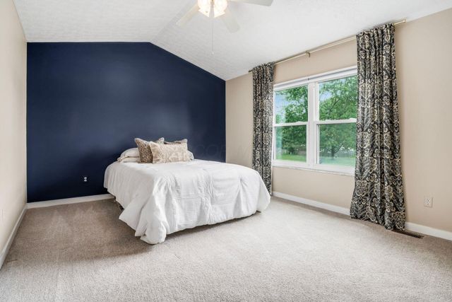 1836 Royal Oak Drive, Lewis Center, OH 43035