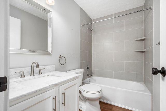 1836 Royal Oak Drive, Lewis Center, OH 43035