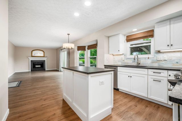 1836 Royal Oak Drive, Lewis Center, OH 43035