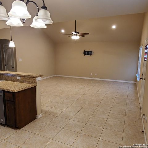 1235 GREEN HILL DR, Canyon Lake, TX 78133