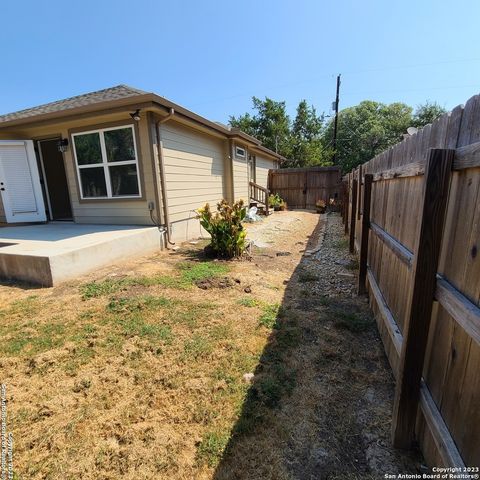1235 GREEN HILL DR, Canyon Lake, TX 78133