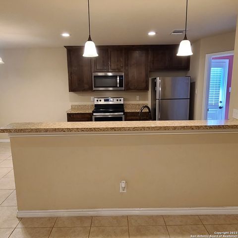 1235 GREEN HILL DR, Canyon Lake, TX 78133