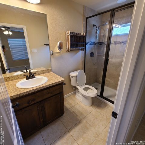 1235 GREEN HILL DR, Canyon Lake, TX 78133