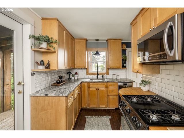 4525 Se MALDEN Dr, Portland, OR 97206