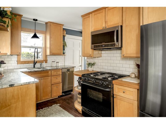 4525 Se MALDEN Dr, Portland, OR 97206