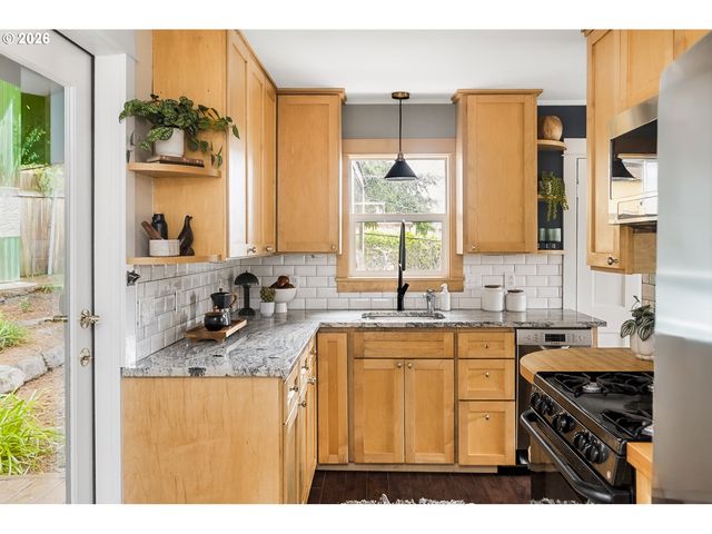 4525 Se MALDEN Dr, Portland, OR 97206