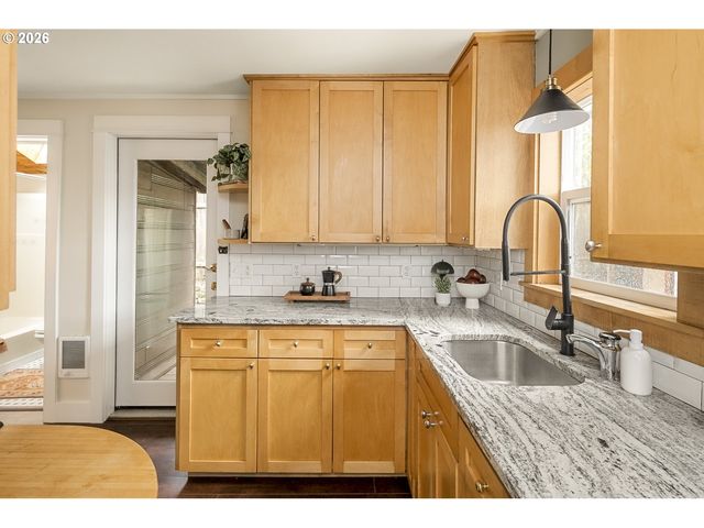 4525 Se MALDEN Dr, Portland, OR 97206