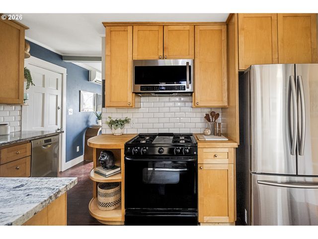 4525 Se MALDEN Dr, Portland, OR 97206