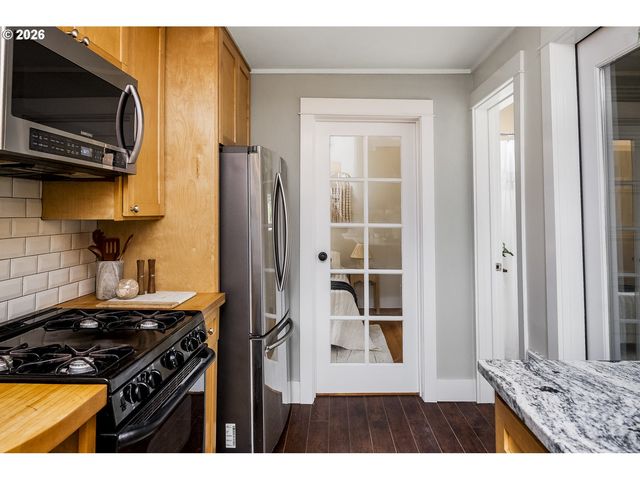 4525 Se MALDEN Dr, Portland, OR 97206