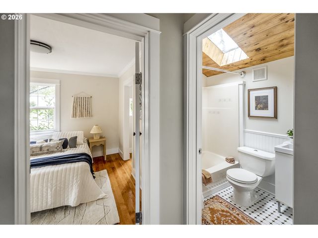 4525 Se MALDEN Dr, Portland, OR 97206