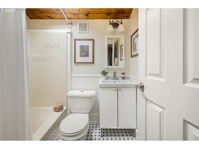 4525 Se MALDEN Dr, Portland, OR 97206