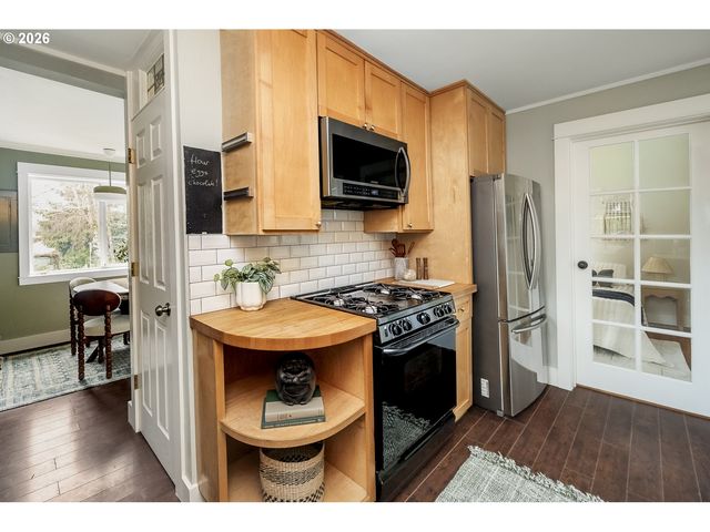 4525 Se MALDEN Dr, Portland, OR 97206