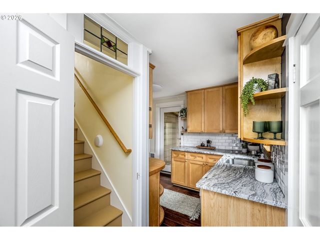 4525 Se MALDEN Dr, Portland, OR 97206