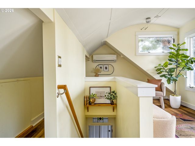 4525 Se MALDEN Dr, Portland, OR 97206