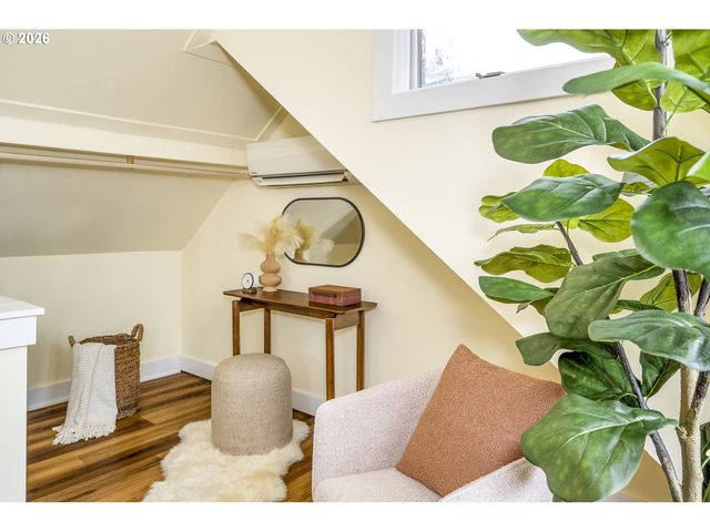 4525 Se MALDEN Dr, Portland, OR 97206