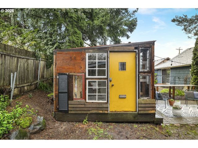 4525 Se MALDEN Dr, Portland, OR 97206