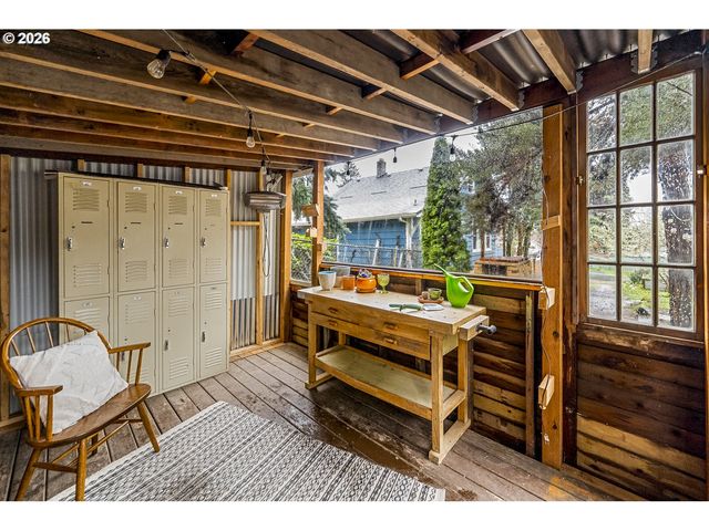 4525 Se MALDEN Dr, Portland, OR 97206