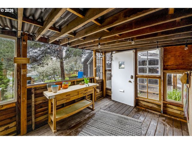 4525 Se MALDEN Dr, Portland, OR 97206