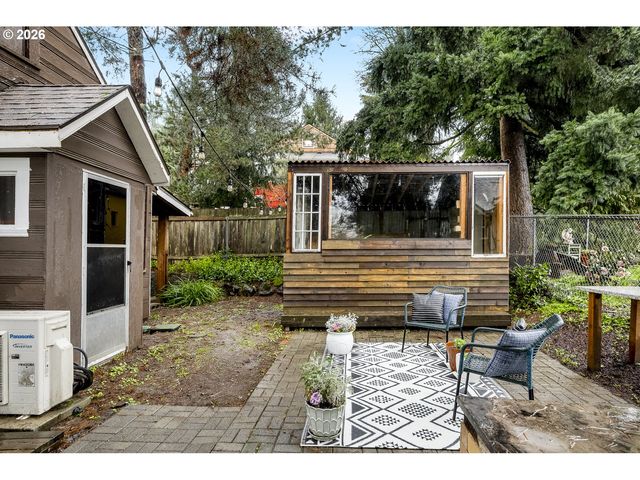 4525 Se MALDEN Dr, Portland, OR 97206