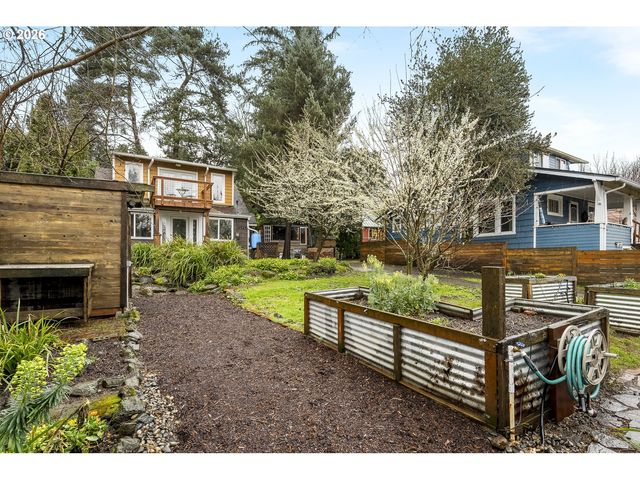 4525 Se MALDEN Dr, Portland, OR 97206