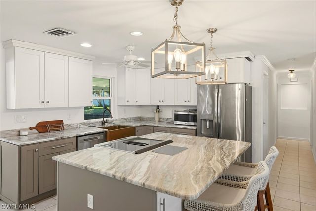 1159 Holiday LN E, Naples, FL 34104