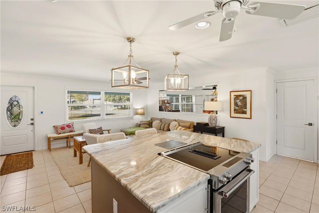 1159 Holiday LN E, Naples, FL 34104