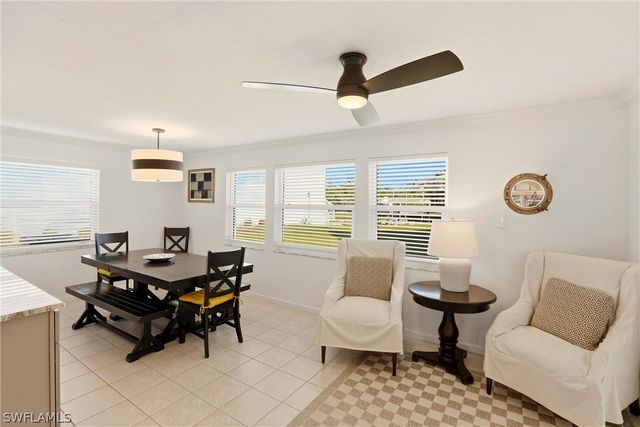 1159 Holiday LN E, Naples, FL 34104